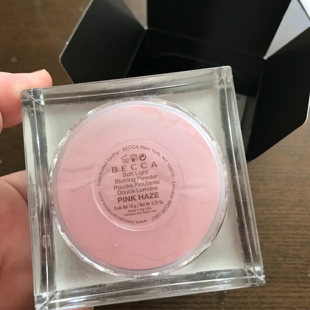 NEW BECCA Blurring Powder